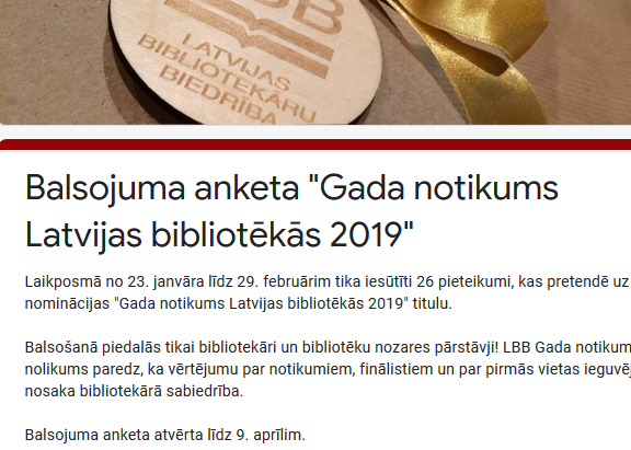 Balsošanas veidlapa ar nosaukumu “Gada notikums Latvijas bibliotēkās 2019”. Redzama koka medaļa ir novietota uz virsmas, un daļēji ir redzama zelta lente.