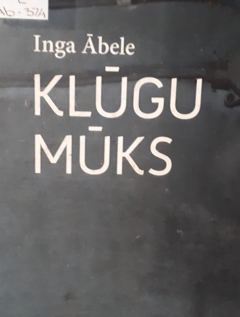 Grāmatas I.Ābele "Klūgu mūks" vāki Pelēks fons, nosaukums ar baltiem burtiem