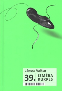 Grāmata vāks. Gaiši zaļais fons, uzzīmēta melna vīriešu kurpe