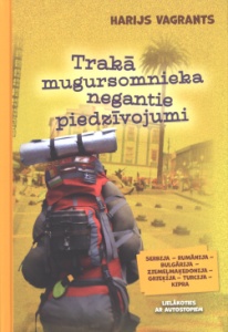 Grāmata vāks. Krāsains fotoattēls, ar muguru ceļotājs ar mugursomu mugurā, dzeltena fonā tukša iela