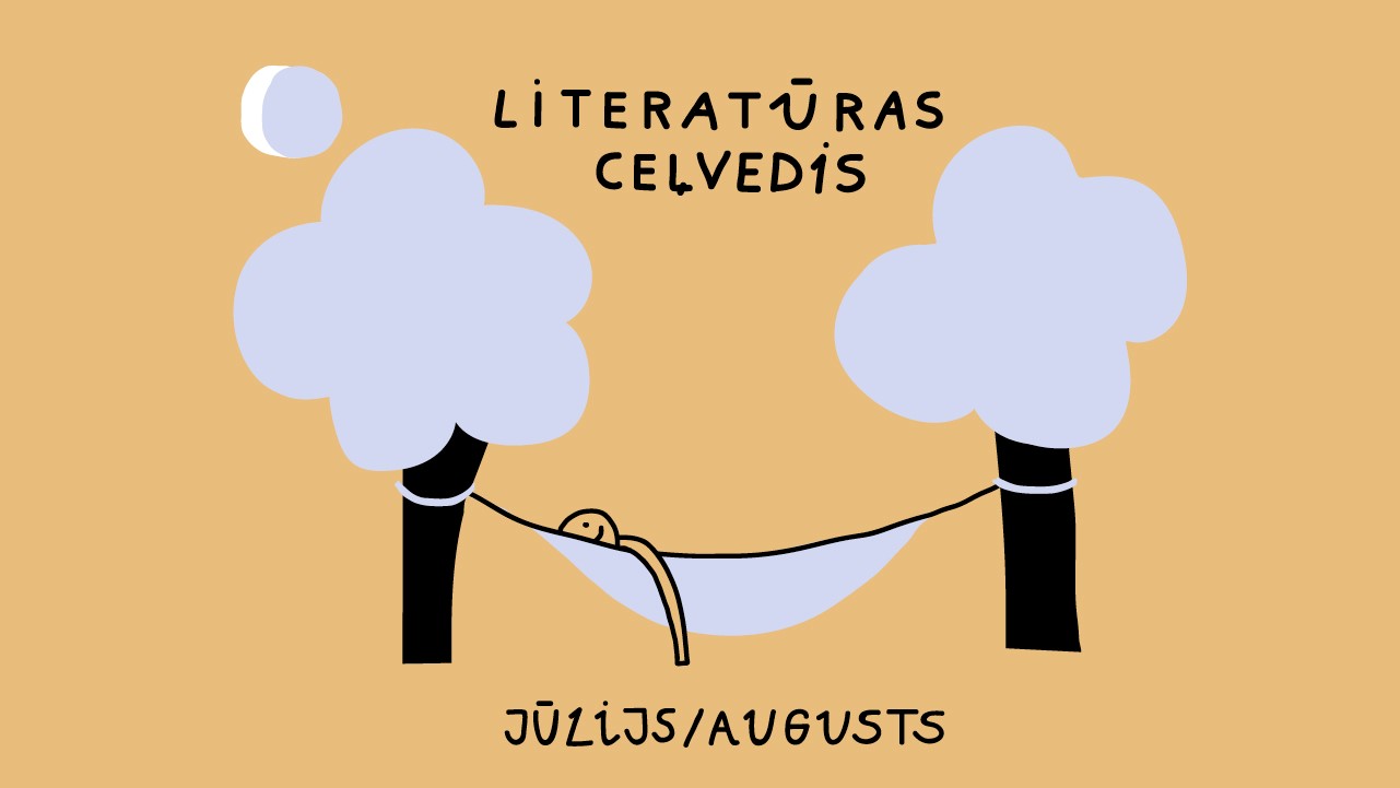 Attēlā redzami divi koki, starp tiem ir iekārts šūpuļtīkls, kurā guļ smaidīgs cilvēciņš.